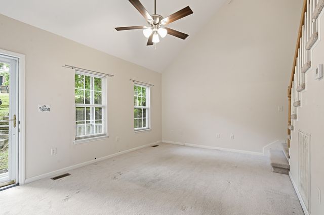 958 Jordan Cir, White Bluff, TN 37187