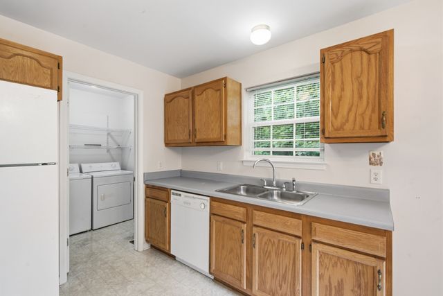 958 Jordan Cir, White Bluff, TN 37187
