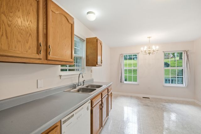 958 Jordan Cir, White Bluff, TN 37187