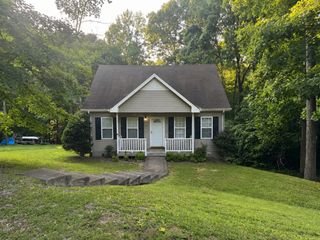 958 Jordan Cir, White Bluff, TN 37187