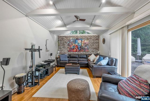 49 Rutherford Place, Montvale, NJ 07645