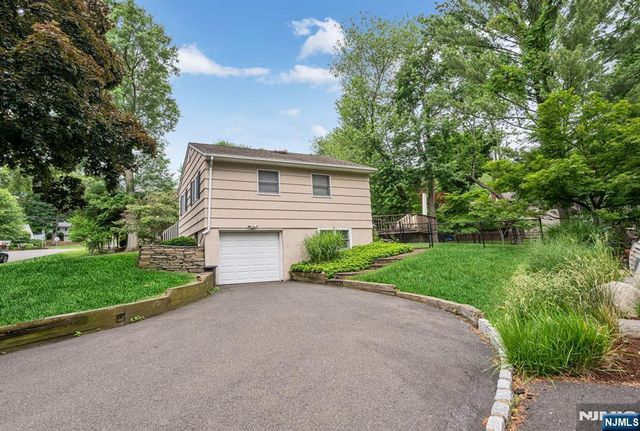 49 Rutherford Place, Montvale, NJ 07645