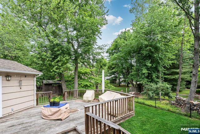 49 Rutherford Place, Montvale, NJ 07645