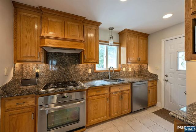 49 Rutherford Place, Montvale, NJ 07645