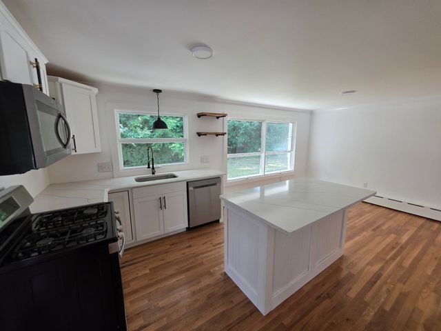 20 Faulkner St, Westport, MA 02790
