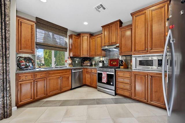 1040 Cabris Ln, Roseville, CA 95747