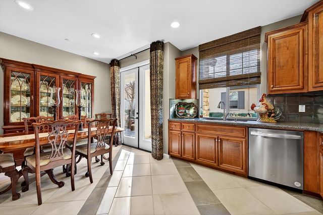 1040 Cabris Ln, Roseville, CA 95747