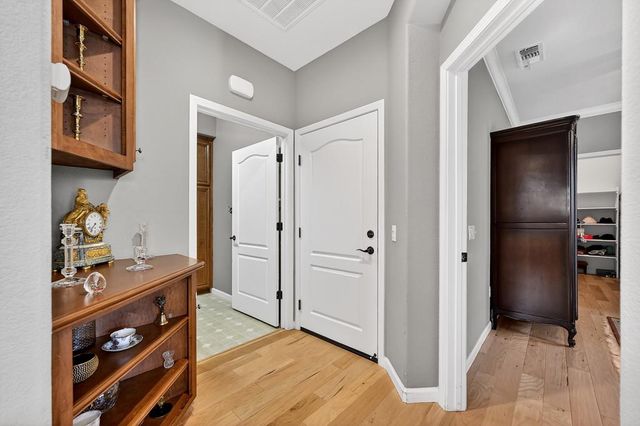 1040 Cabris Ln, Roseville, CA 95747