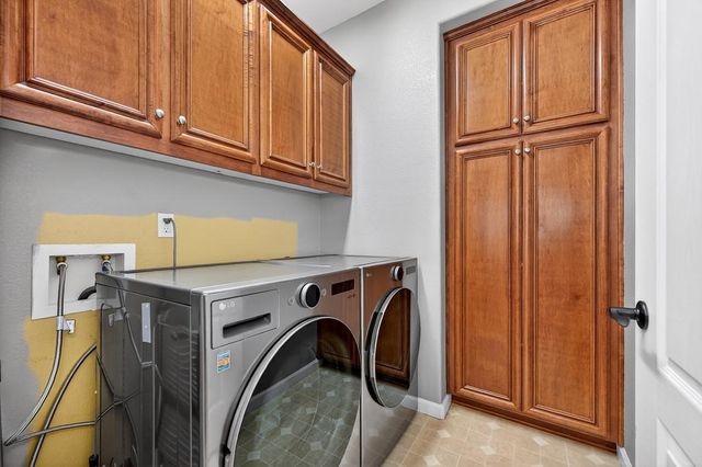 1040 Cabris Ln, Roseville, CA 95747