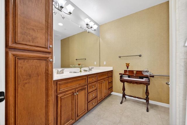 1040 Cabris Ln, Roseville, CA 95747