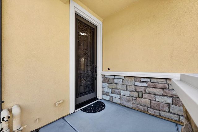 1040 Cabris Ln, Roseville, CA 95747