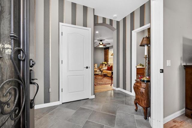 1040 Cabris Ln, Roseville, CA 95747