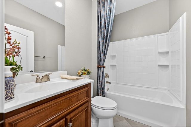 1040 Cabris Ln, Roseville, CA 95747