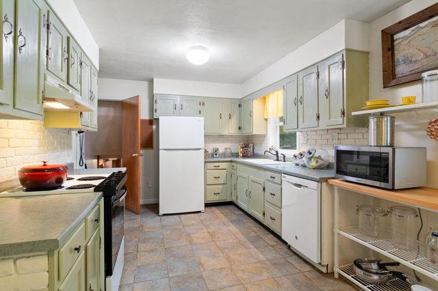 1402 French Hill Road, St. Albans Town, VT 05478