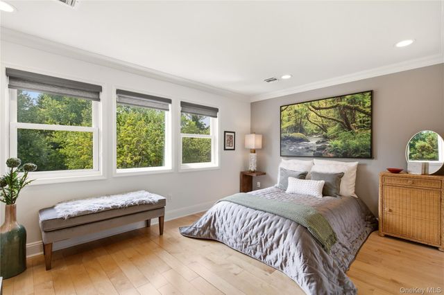 323 Baltustrol Circle, Roslyn, NY 11576