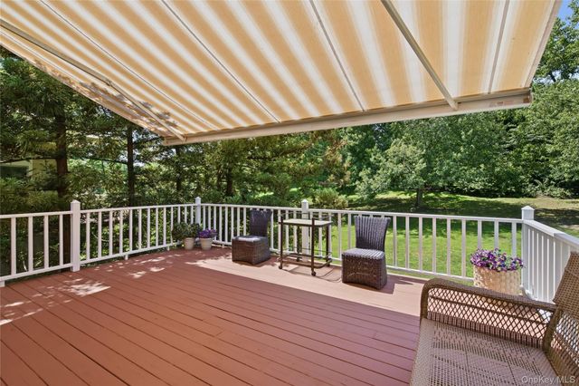 323 Baltustrol Circle, Roslyn, NY 11576