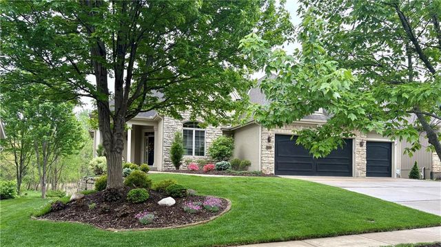 8813 W 160th Street, Overland Park, KS 66083