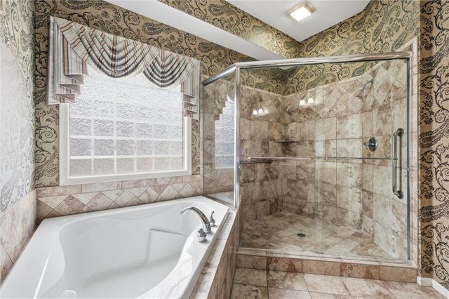 8813 W 160th Street, Overland Park, KS 66083