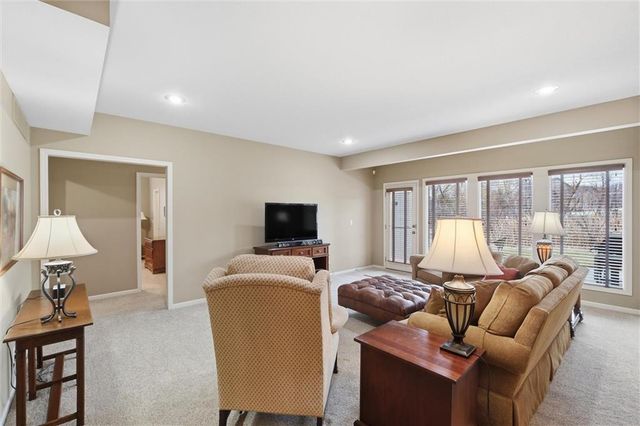 8813 W 160th Street, Overland Park, KS 66083