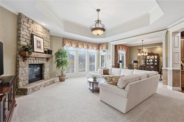 8813 W 160th Street, Overland Park, KS 66083
