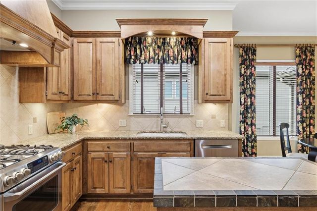 8813 W 160th Street, Overland Park, KS 66083