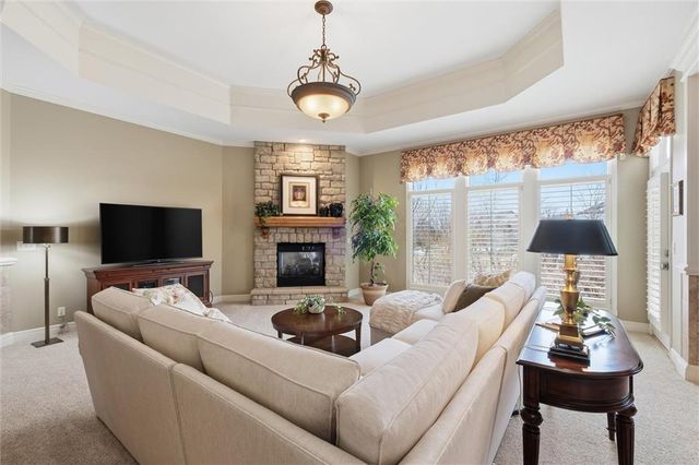 8813 W 160th Street, Overland Park, KS 66083