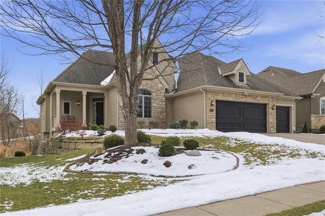 8813 W 160th Street, Overland Park, KS 66083