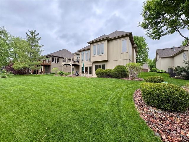 8813 W 160th Street, Overland Park, KS 66083