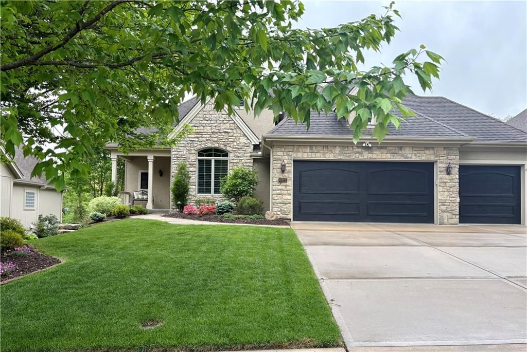 8813 W 160th Street, Overland Park, KS 66083