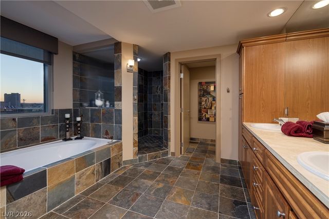 360 East Desert Inn Road 1001, Las Vegas, NV 89109