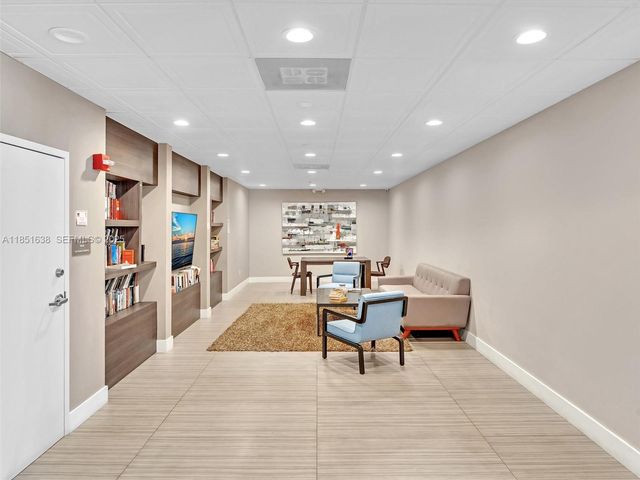3675 N Country Club Drive 707, Aventura, FL 33180