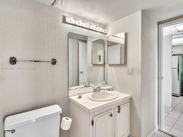 3675 N Country Club Drive 707, Aventura, FL 33180