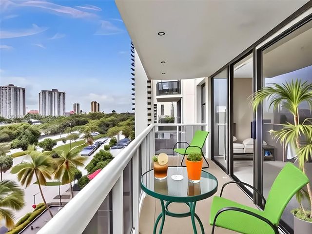 3675 N Country Club Drive 707, Aventura, FL 33180