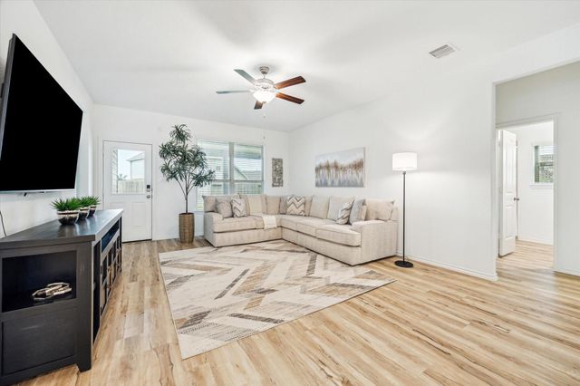 4323 Oakdale Mist Drive, Dickinson, TX 77539