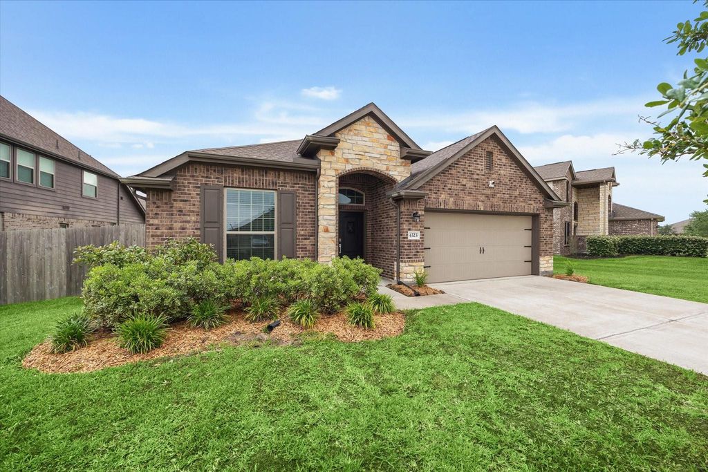4323 Oakdale Mist Drive, Dickinson, TX 77539