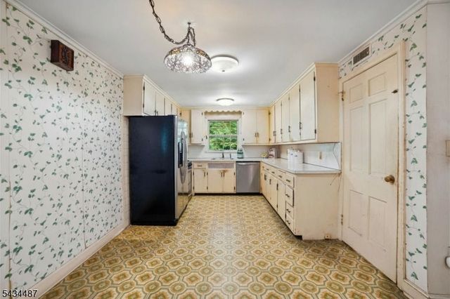 137 Beekman Rd, Summit City, NJ 07901