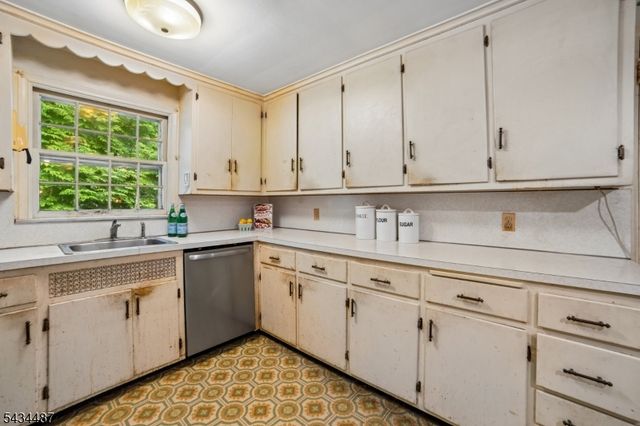 137 Beekman Rd, Summit City, NJ 07901