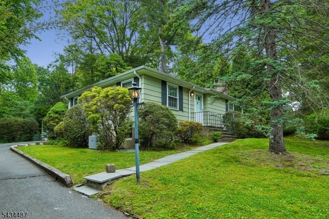 137 Beekman Rd, Summit City, NJ 07901