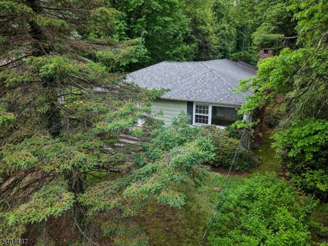 137 Beekman Rd, Summit City, NJ 07901