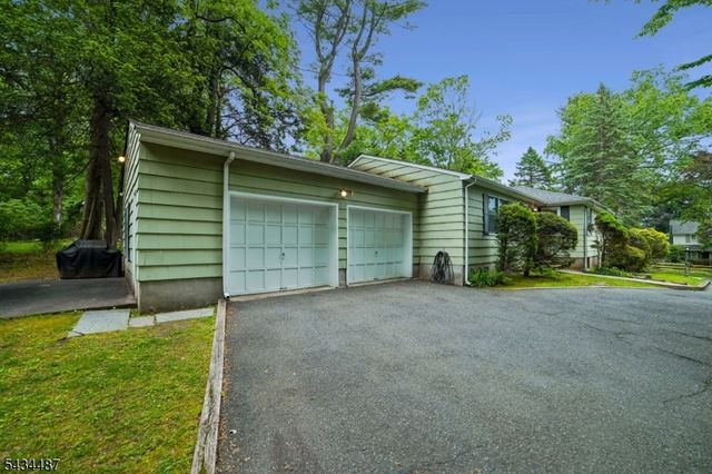 137 Beekman Rd, Summit City, NJ 07901