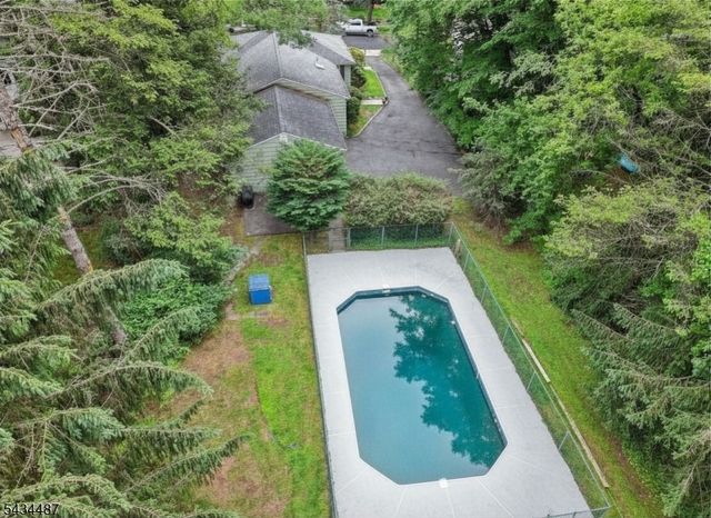 137 Beekman Rd, Summit City, NJ 07901