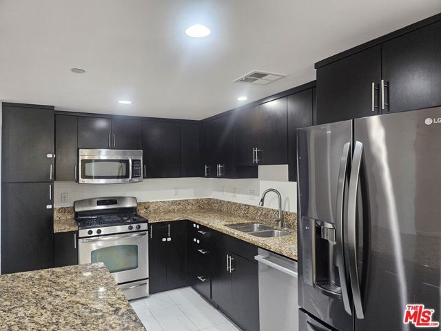 332 S Oxford Avenue 201, Los Angeles, CA 90020
