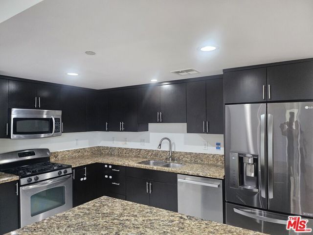 332 S Oxford Avenue 201, Los Angeles, CA 90020