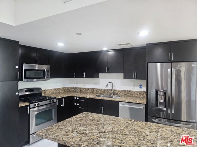 332 S Oxford Avenue 201, Los Angeles, CA 90020