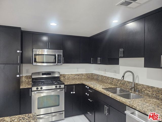 332 S Oxford Avenue 201, Los Angeles, CA 90020