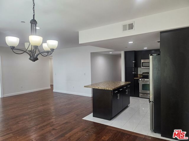 332 S Oxford Avenue 201, Los Angeles, CA 90020