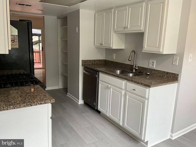 2023 MAYFLOWER DR, Woodbridge, VA 22192