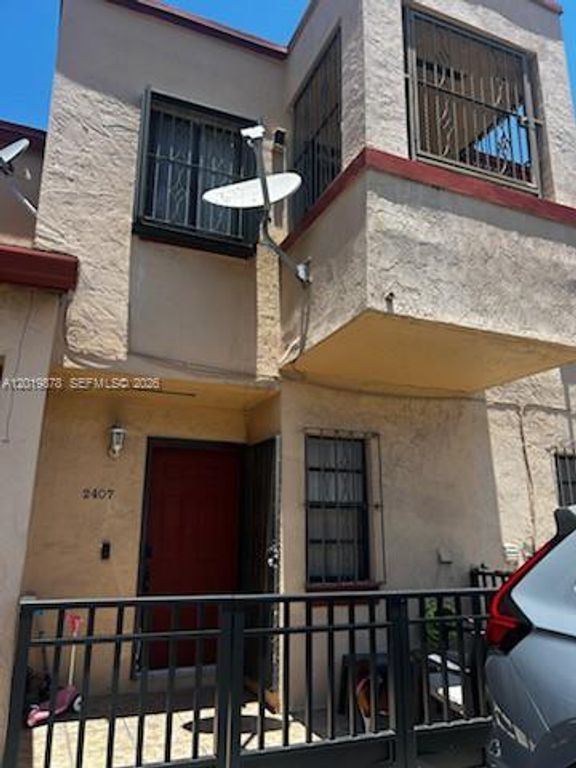 2407 W 52nd Pl 4-2, Hialeah, FL 33016