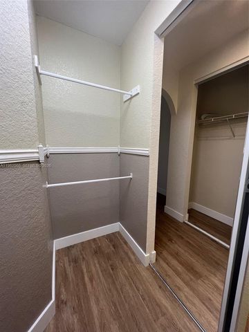 2816 Kinsington Cir 28-1, Weston, FL 33332