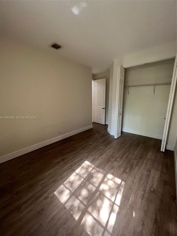 2816 Kinsington Cir 28-1, Weston, FL 33332